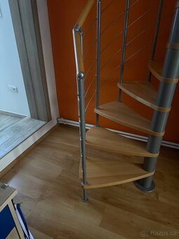 Interiérové točité schody se zábradlím - 3
