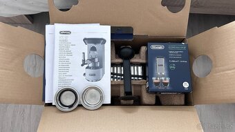 Kávovar De'Longhi Dedica bílý + BOSCH mlýnek na kávu zdarma - 3