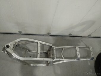 Suzuki GSX R 750 rám + švýcarské doklady - 3