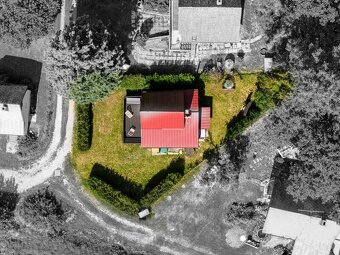 Prodej kompletně rekonstruované chaty s prostorným pozemkem, - 3