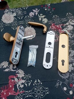 Bezpečnostní kování, 92mm, bronz-elox - 3