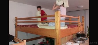 Zvýšená postel - masivní - 3