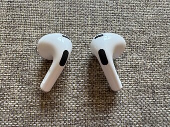 Apple AirPods 3rd generation - stav jako nové - 3
