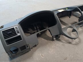 VW Transporter T5/T6 - palubní deska - 3