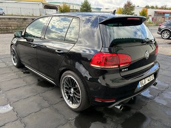 Volkswagen Golf GTi 2.0TSi 155kW DSG, DCC, 2 sady alu kol - 3
