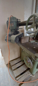 Spodní frézka s podavačem - 3