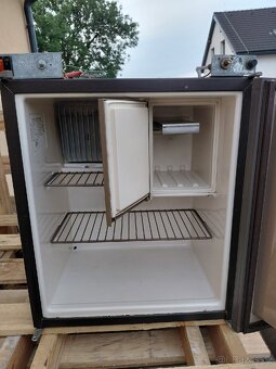 karavan lednice, dřez a lišta - 3
