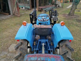 Malotraktor Hinomoto 25 E čelní nakladač - 3