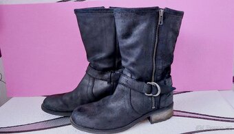 KOŽENÉ KOZAČKY S ROZŠIŘUJÍCÍM LEMEM - UGG - vel. 39 - 3