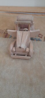 Prodám dřevěné autíčko – ruční výroba - 3