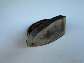 Starožitná žehlička 11 cm - 3
