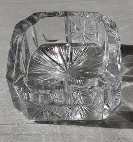 Krásný broušený popelník - 3