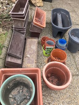 Květináče s truhlíky - 3