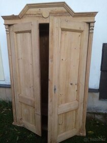 Starožitná šatní skříň - 3