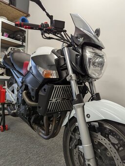 Suzuki GSR 600 - 3