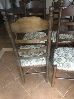 Dřevěný jídelní stůl + 4 židle - klasický styl - 3