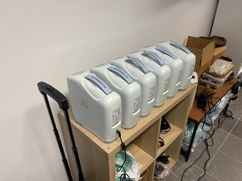 Přenosný - mobilní kyslíkový přístroj váha 3,2 kg - 3