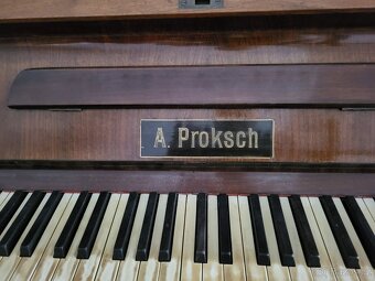 Piano značky Proksch - ocelová deska - 3