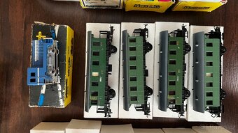 Železnice HO - vláčky, domečky, koleje - 3