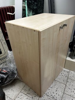 Skříňka – světlé dřevo s regály - 3