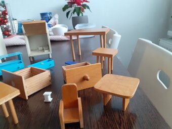 NÁBYTEK PRO PANENKY / ŠÍCÍ STROJ - 3