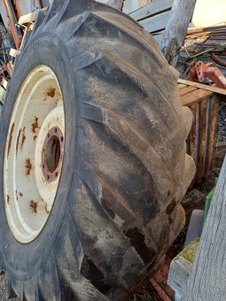 Kolo s pneu 18,4/15-34 - 3