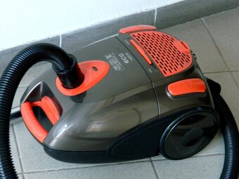 Vysavač ECG - 1400W - 3