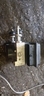 Jednotka abs skoda vw 6R0614117K 6R0907379S - 3