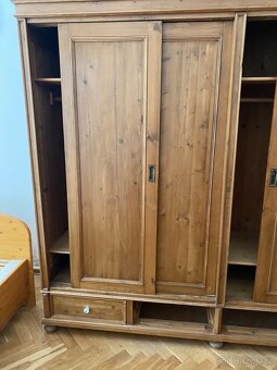Šatní skříň - 3