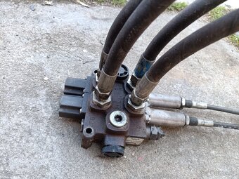 Hydraulický rozvaděč na lanovody - 3