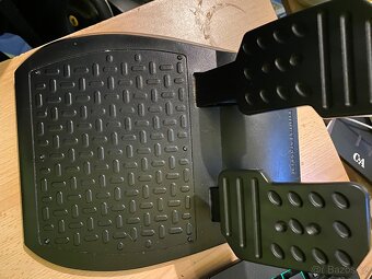 Volant s pedáli značky thrustmaster - 3