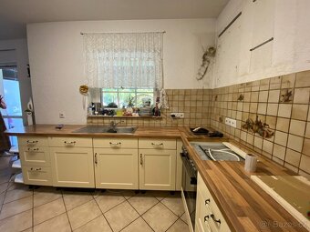Moderní kuchyňská linka se spotřebiči - 3