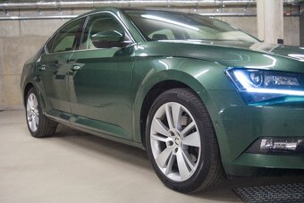 ŠKODA Superb 3 v krásné a jedinečné zelené barvě - 3