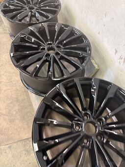 Hlinikova kola superb 3 trinity r19 5x112 černé - 3