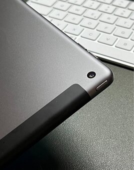 iPad 10.2" 32GB + Folio Keyboard - 3