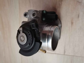 Nová škrtící klapka 1.8T 20V - 3