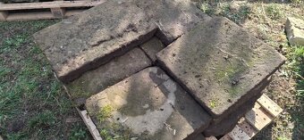 Stará pískovcová dlažba - 3