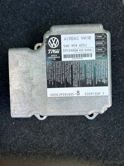 Řídicí jednotka airbagu Volkswagen Passat B7 - 3