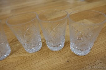 BROUŠENÉ SKLO : 6x SKLENICE / LIKÉRKA - 3