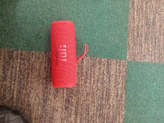 JBL flip 6 červený - 3