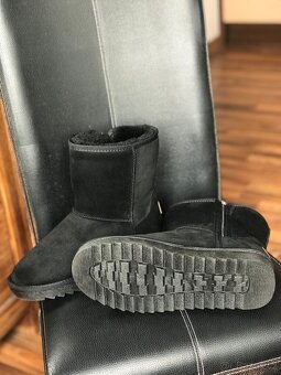 UGG - 3