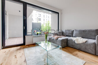 Pronájem moderně zařízeného bytu 2+kk (54,6 m²) s předzahrád - 3
