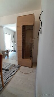Dřevěná skříň - 3
