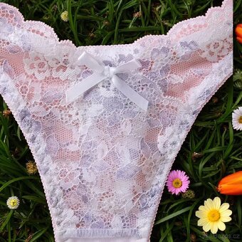 Sexy Krajkové Tanga s Motýlkem a Květinovým Vzorem - 3