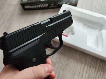 Manuální airsoftová pistole - 3