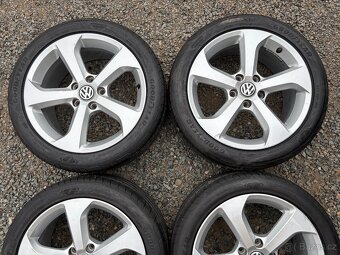 Alu orig letni sada VW Brooklyn 5x112 7,5J ET49 225/45 R17 - 3