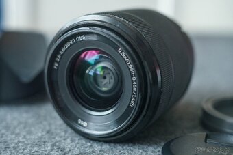 objektiv Sony FE 28-70 mm f/3,5-5,6 OSS + příslušenství - 3