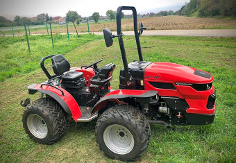 Malotraktor AGT 1060-SVAHOVÝ SPECIÁL, otoč. pracoviště, 56HP - 3