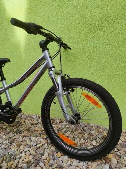 Značkové dětské kolo Specialized 20" (stříbrná) - 3