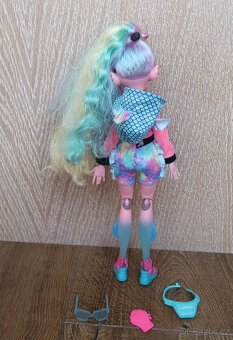 Monster High panenka Lagoona Blue s doplňky - 3